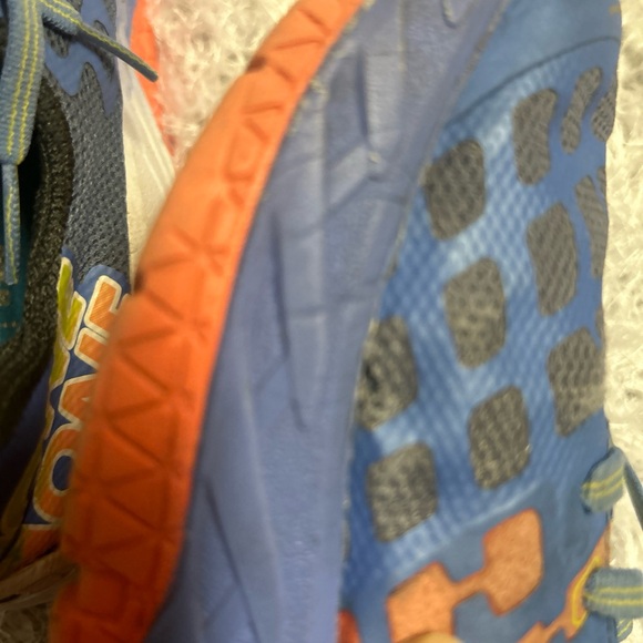 HOKA ONE ONE size 9.5 - Picture 6 of 10